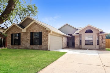 5103 NOCONA LN ARLINGTON, TX 76018